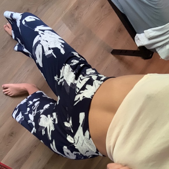 Flower print flowy pants - Picture 2 of 3